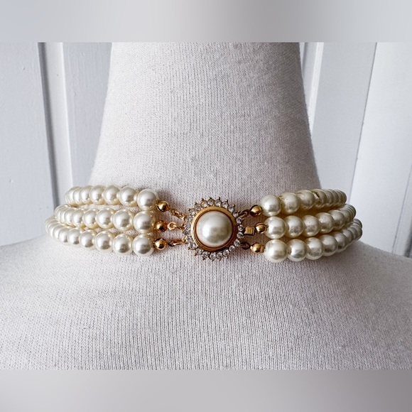 Classic 3 Strand Vintage Glass Pearl Necklace - Picture 3 of 7